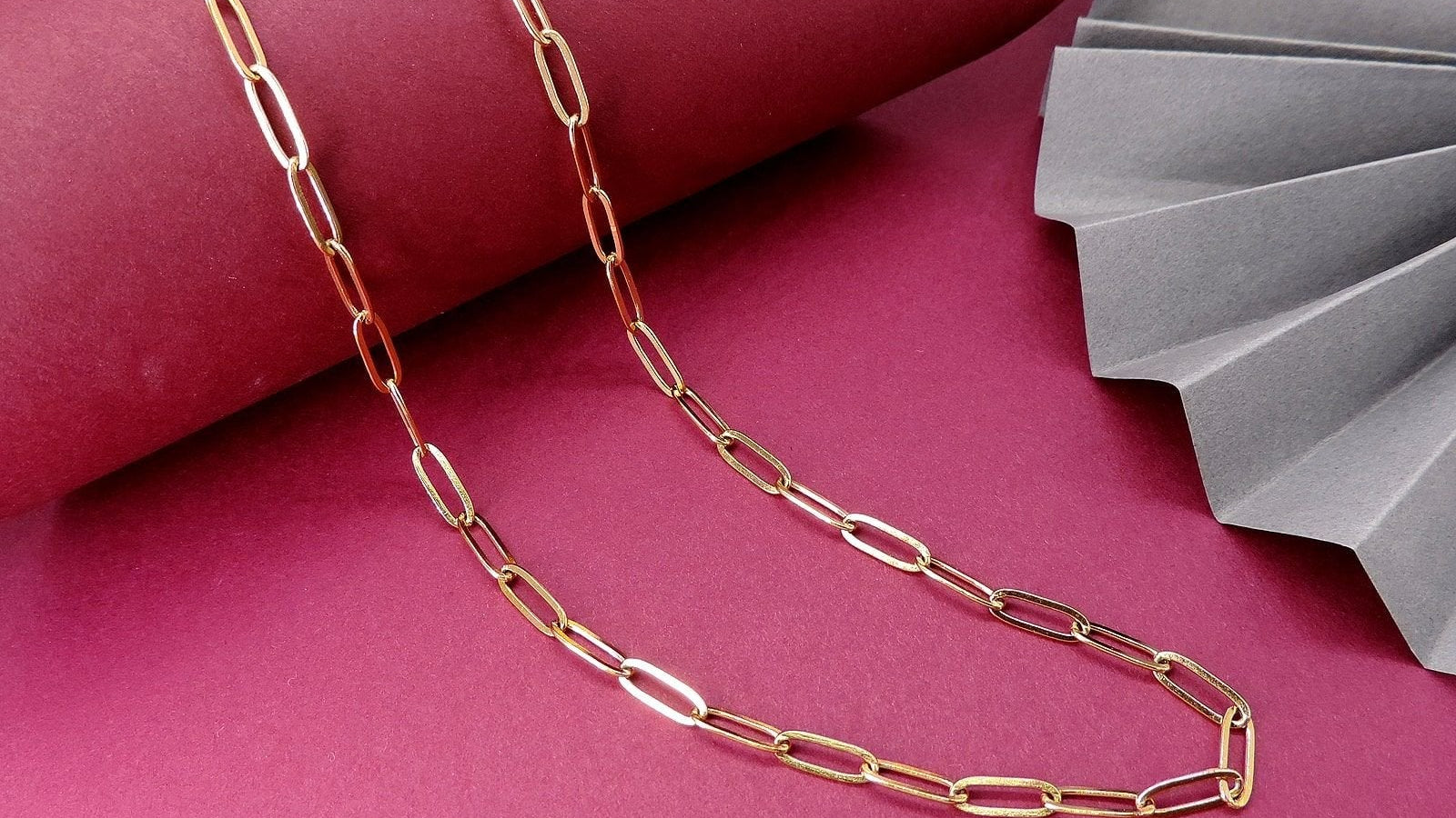 18K gold-plated minimalist necklace from Joyrias Minimalist Collection USA