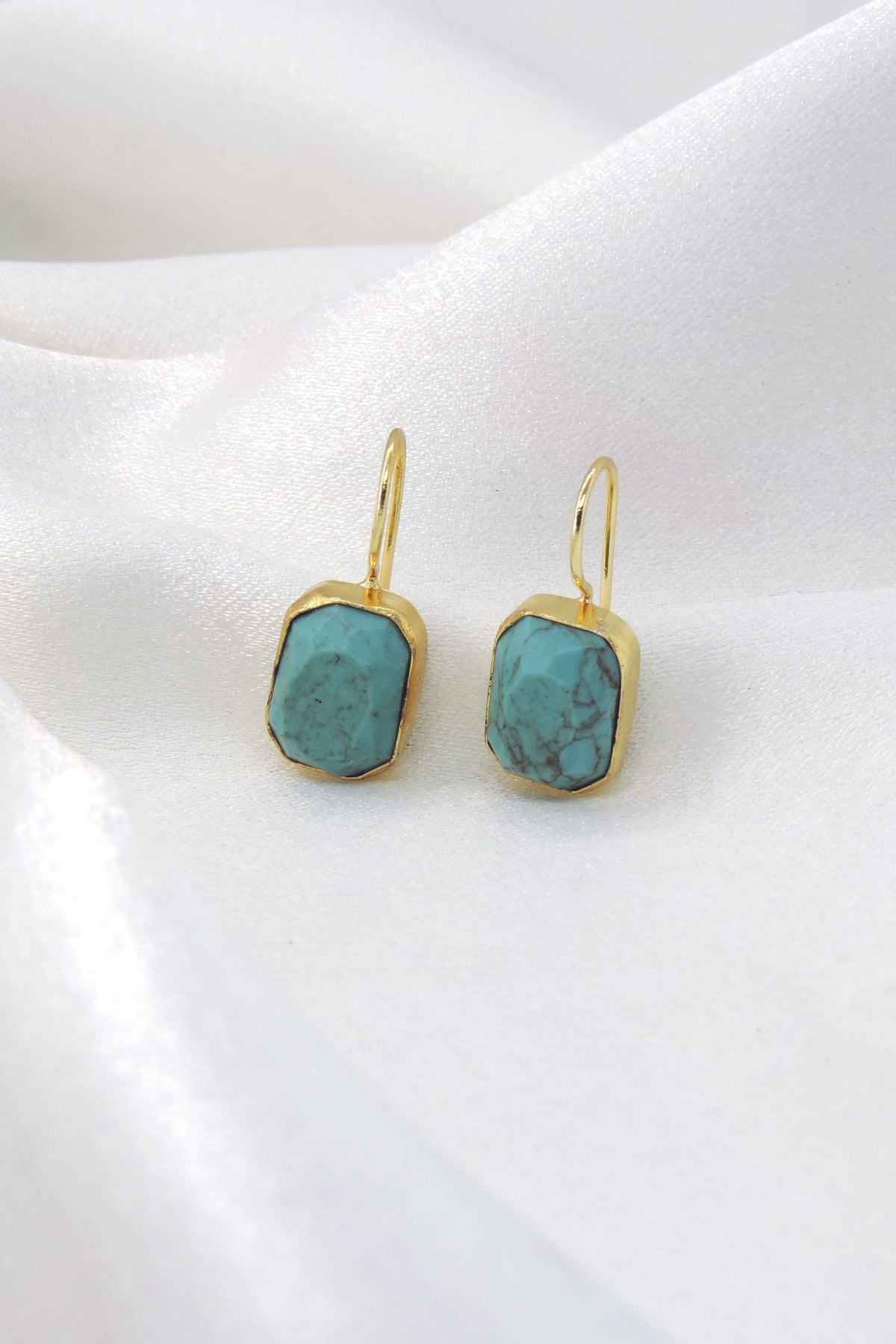 Turquoise gold drop earrings by Joyrias