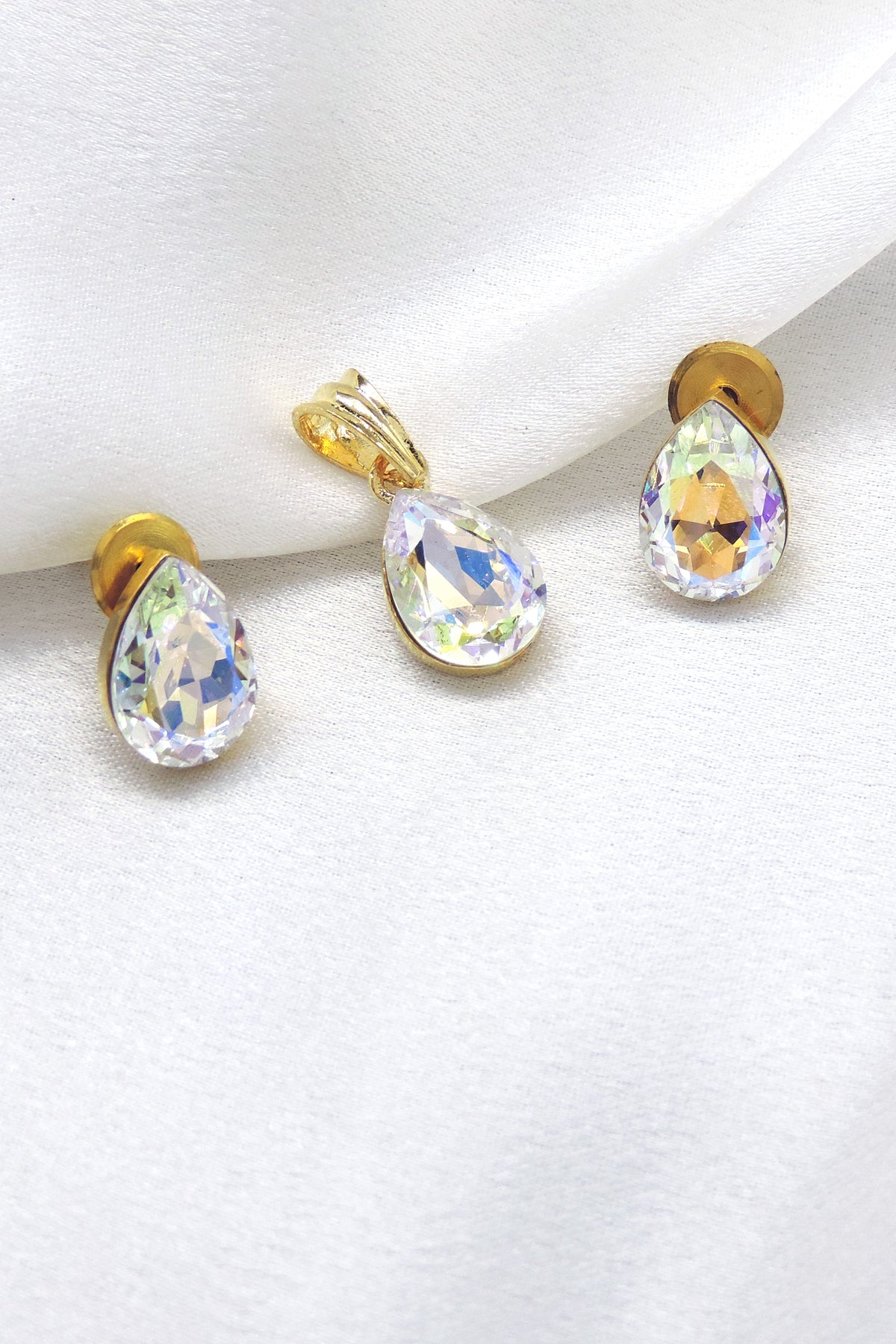 Sky Blue Teardrop Pendant Set