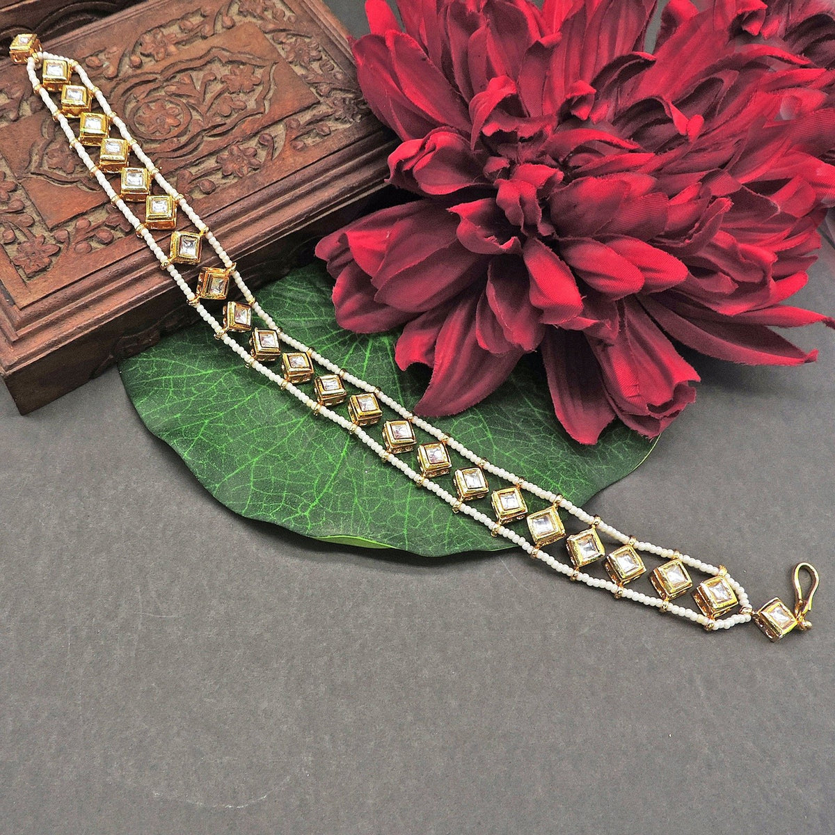 Plain Kundan mathapati in diamond shape – Indian Kundan bridal accessory USA – Joyrias