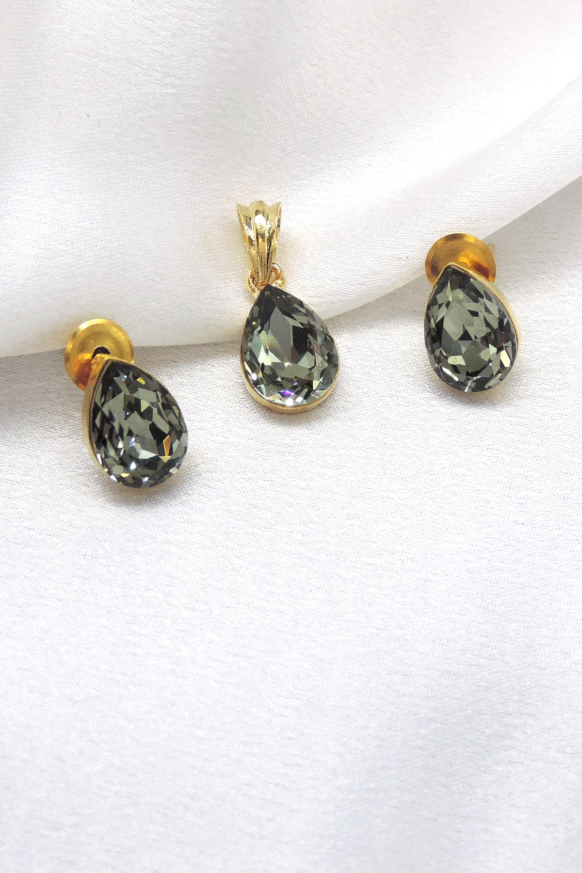 Sky Blue Teardrop Pendant Set