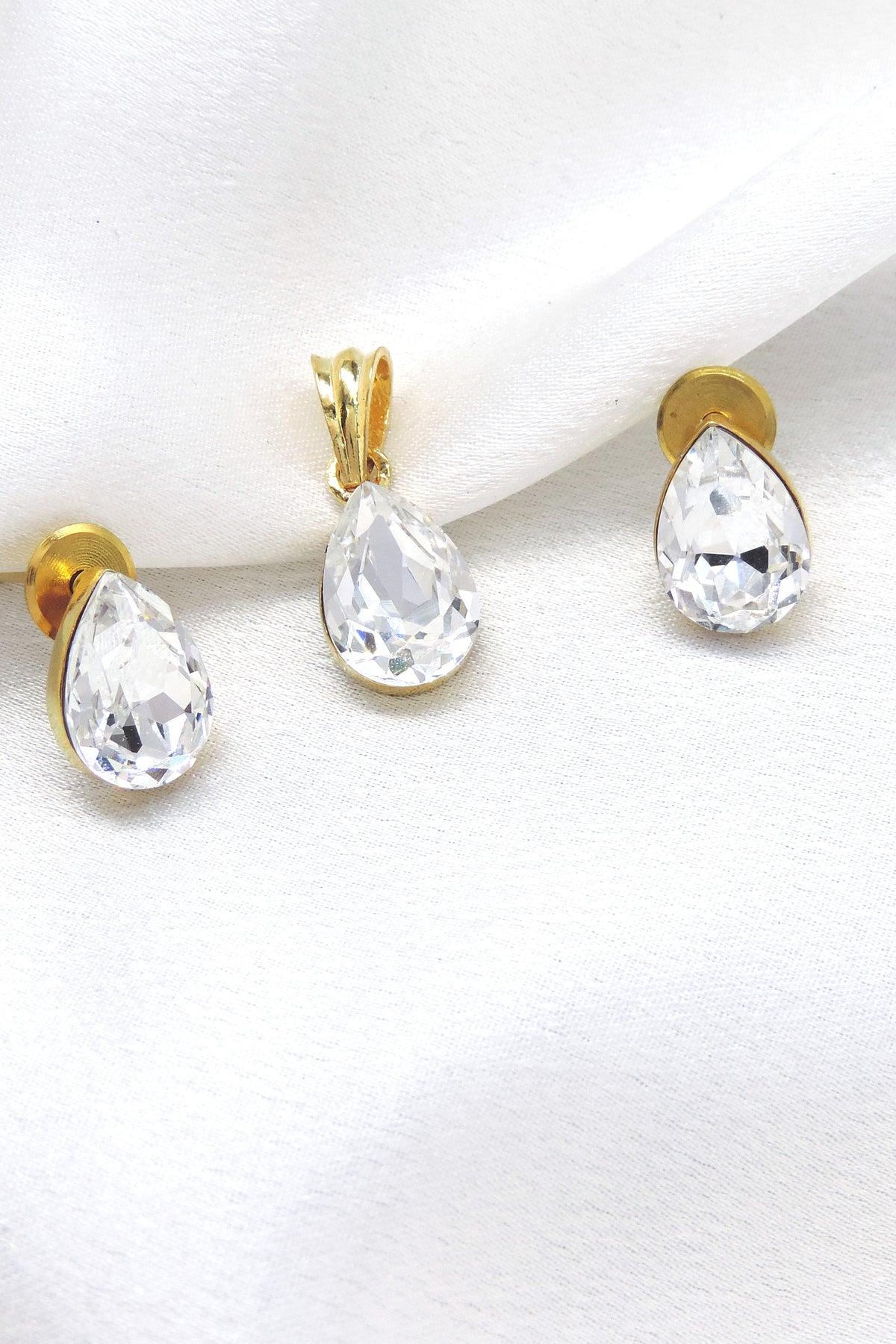Sky Blue Teardrop Pendant Set