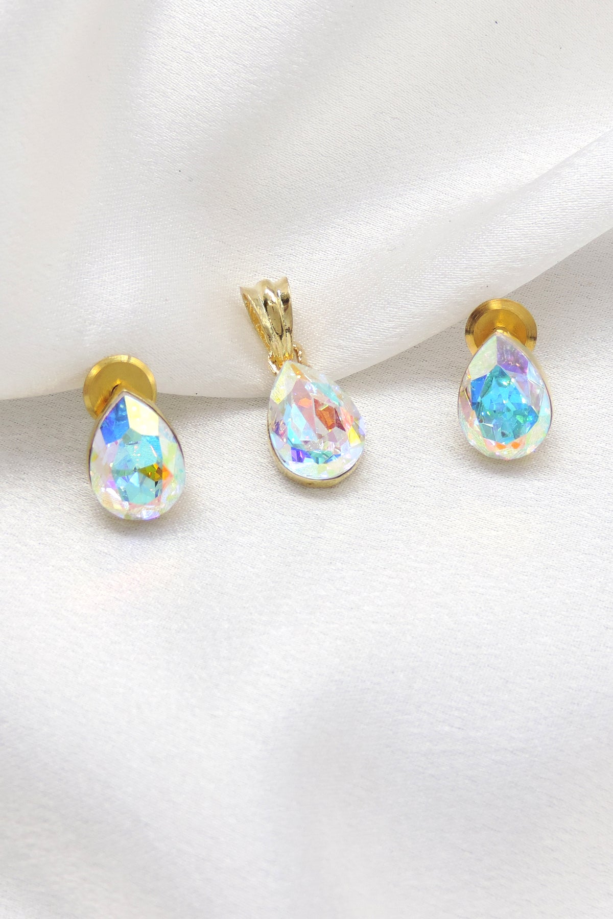 Sky Blue Teardrop Pendant Set