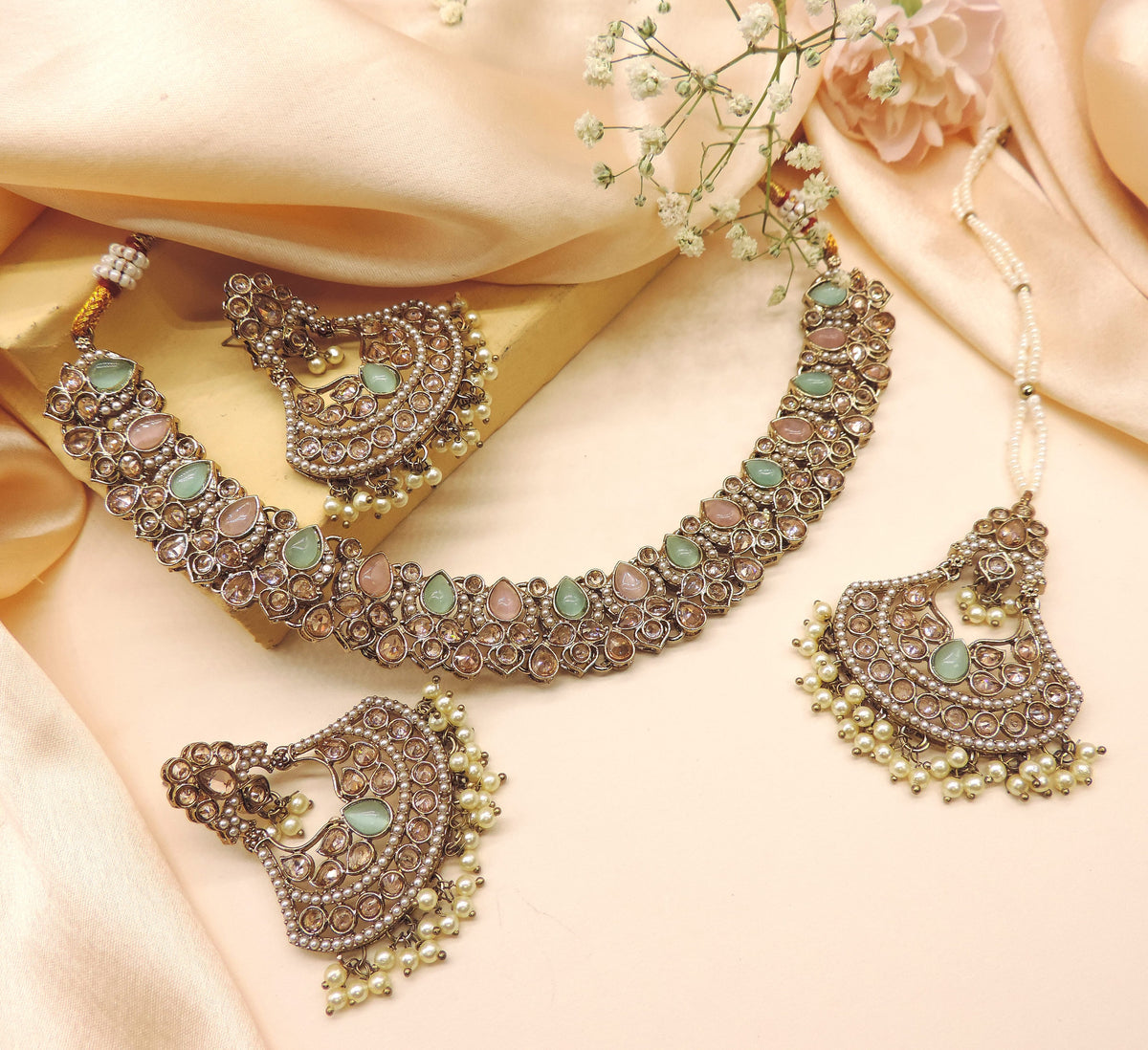 Pastel mint and blush Kundan bridal choker necklace set with earrings and tikka – Indian jewelry USA – Joyrias