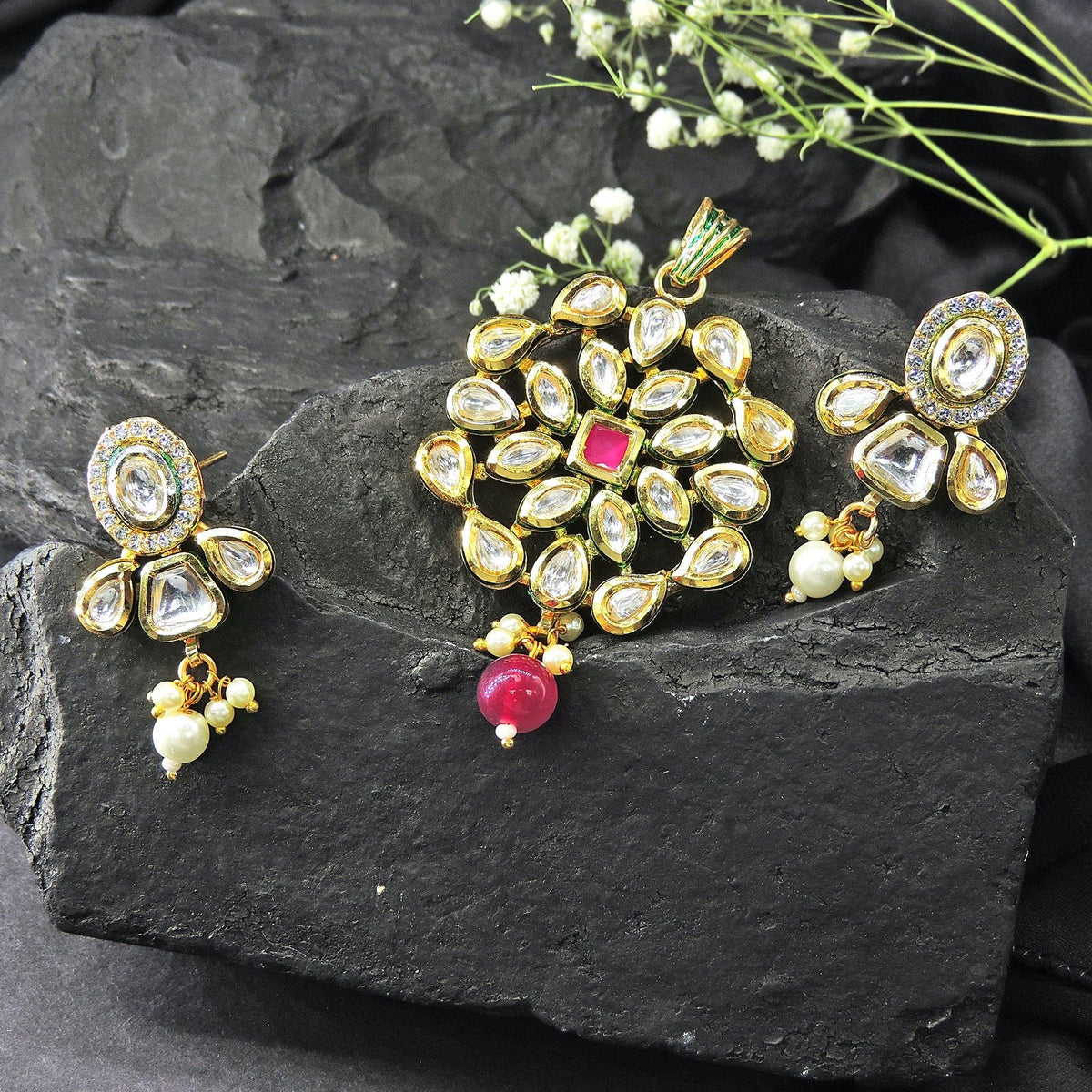 Kundan Pendant set Image 0