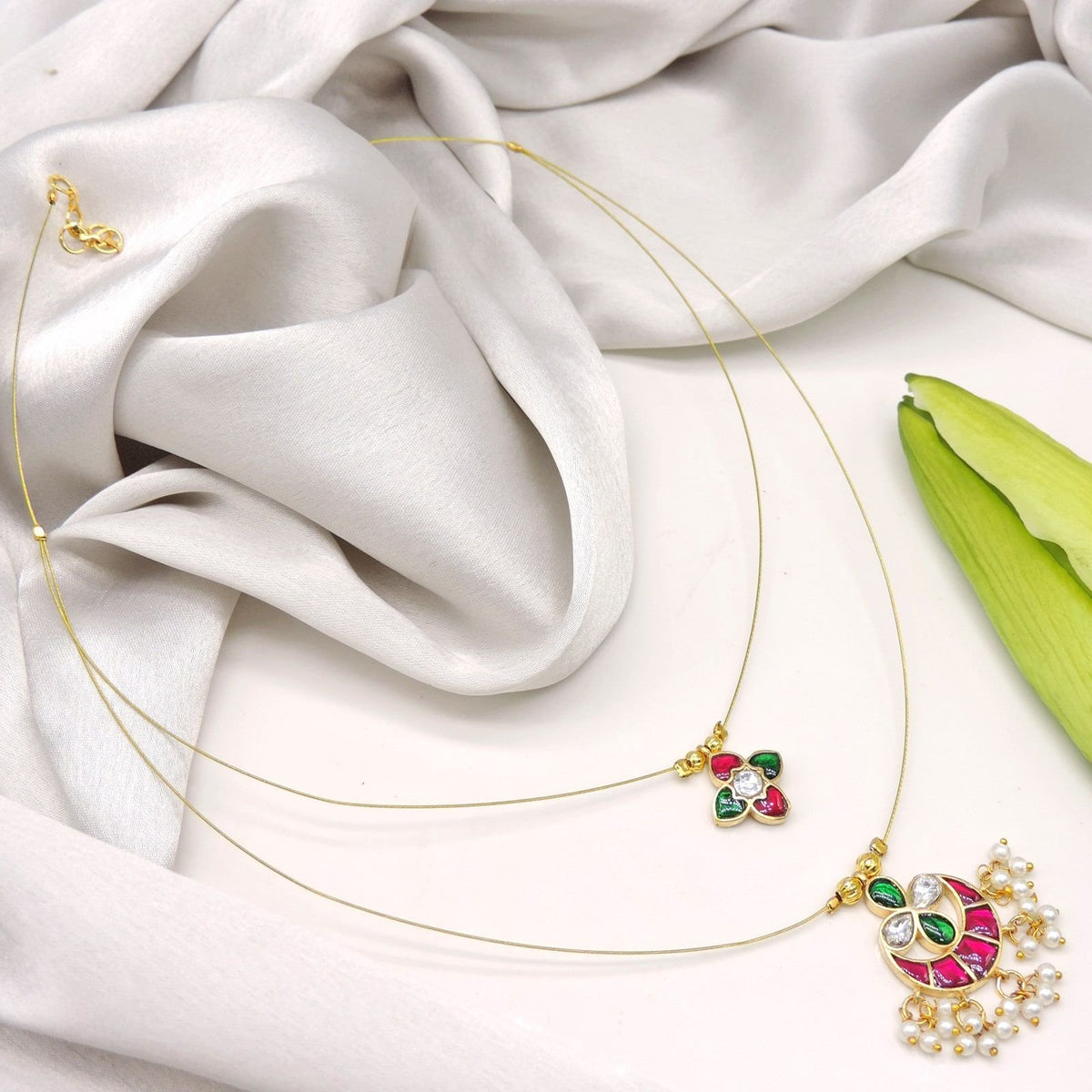 Minimalist Kundan Pendant Necklace Image 0