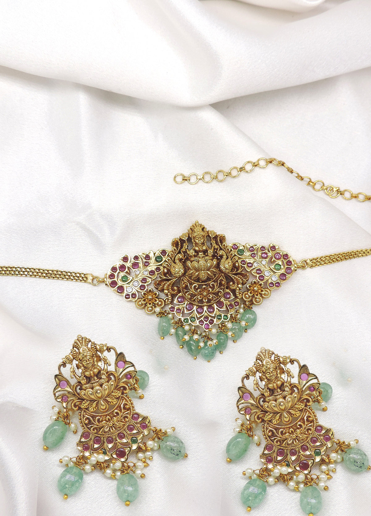 Exquisite Temple Gold-Toned Choker Necklace