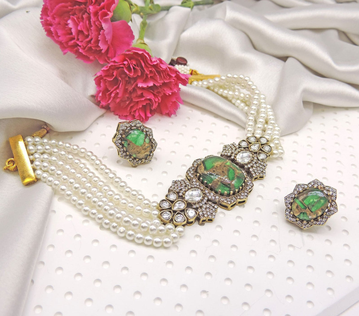 Regal green kundan pearl jewelry set Image 0