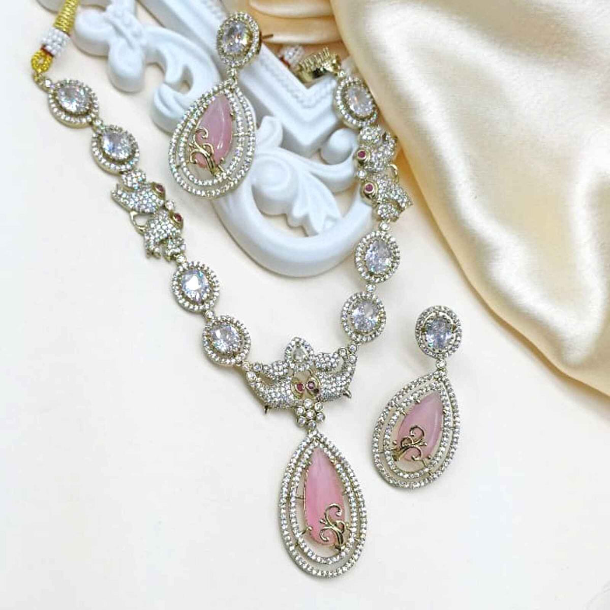 Light Pink Necklace set Image 0