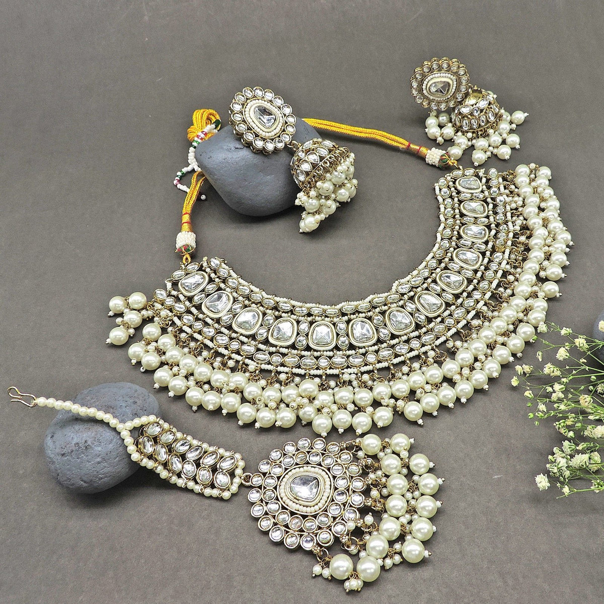 Kundan Necklace with Maangtika Image 0