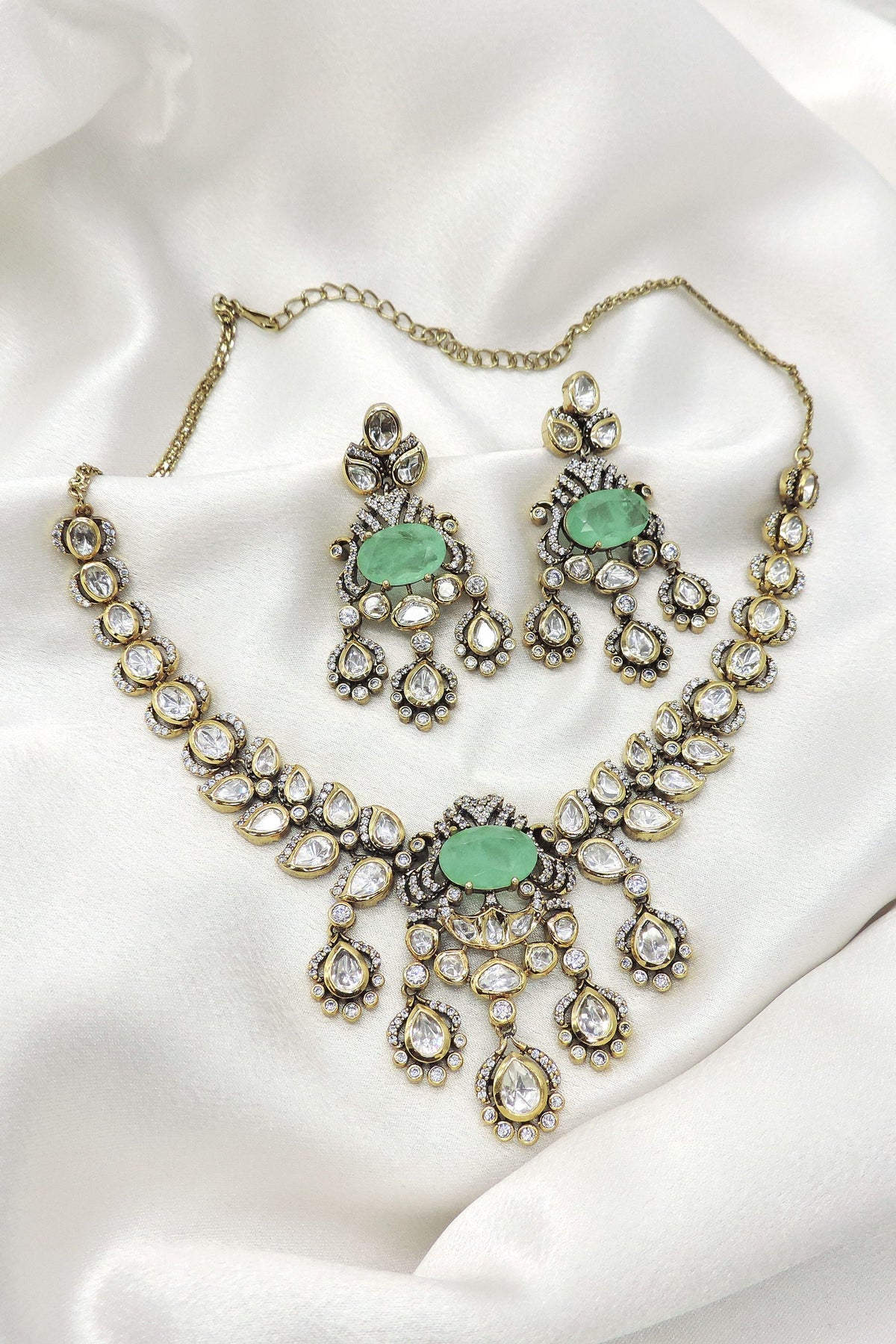 Vintage green stone necklace set by Joyrias