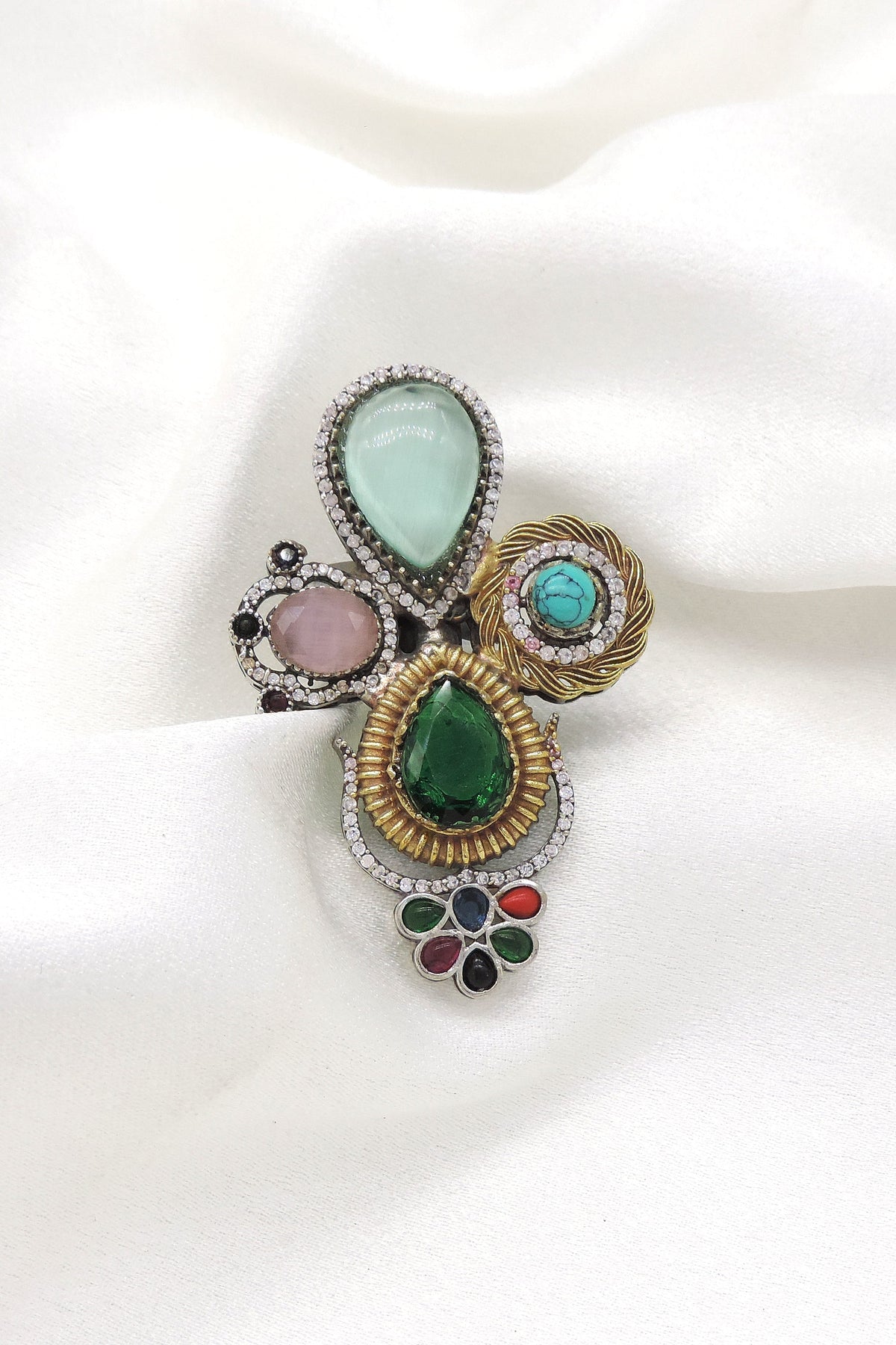 Oxidized Multicolor Cluster Ring