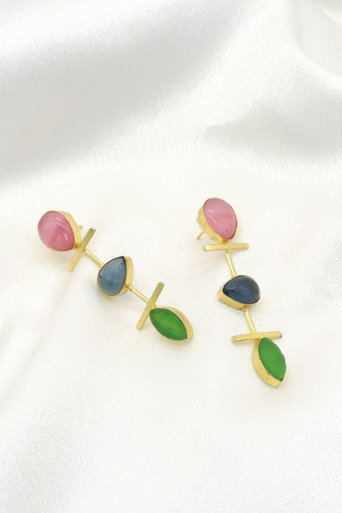 Multicolor geometric drop earrings by Joyrias