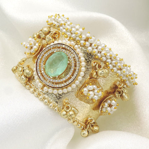 Mint pearl bracelet by Joyrias