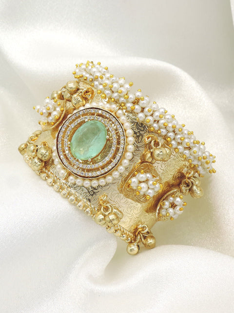Mint pearl bracelet by Joyrias