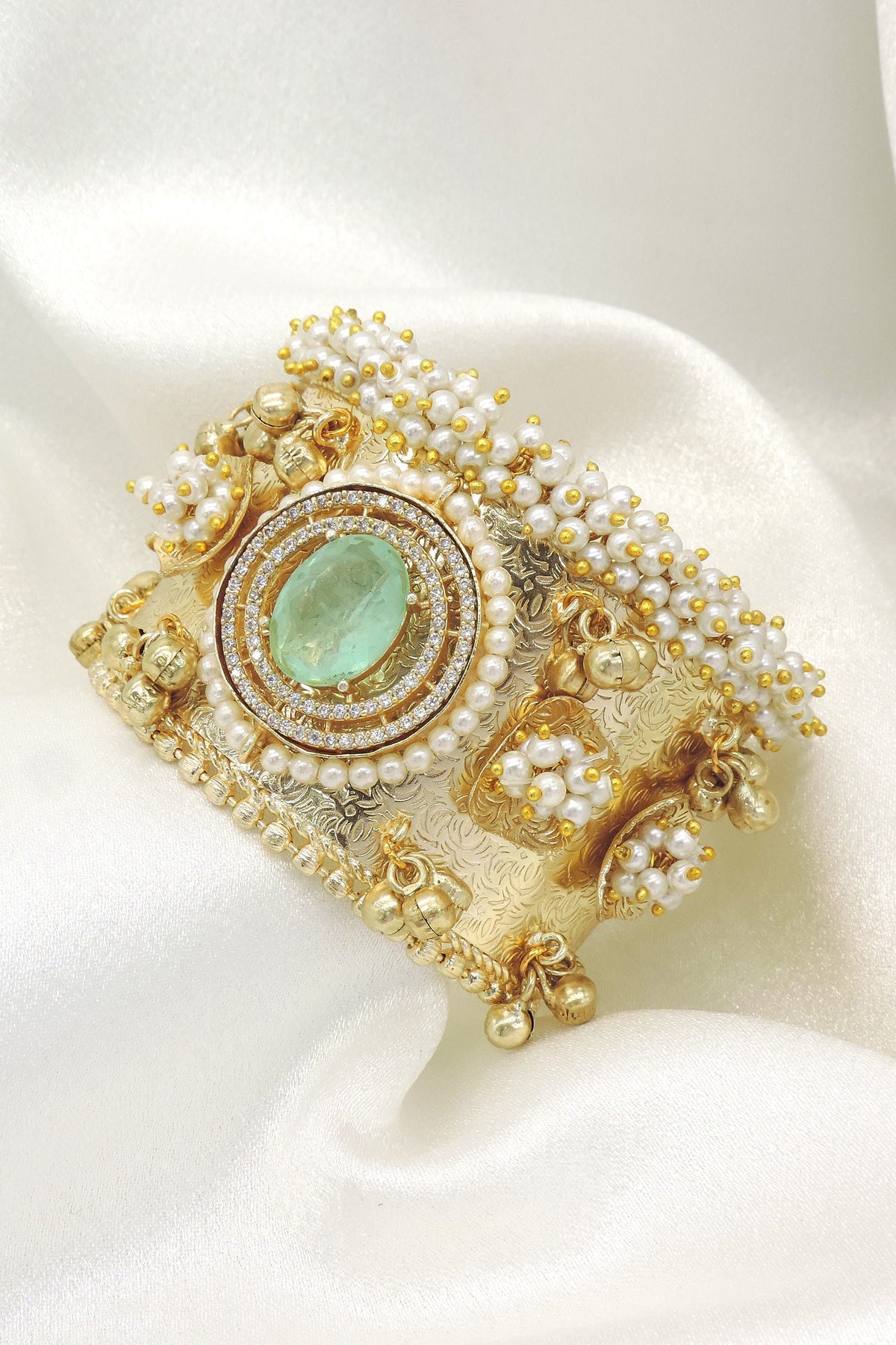 Mint pearl bracelet by Joyrias