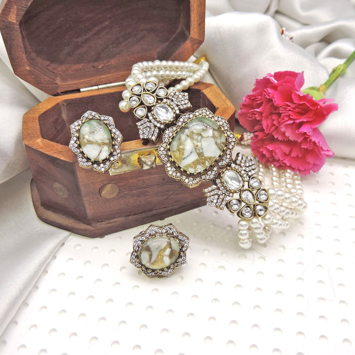 Regal marble stone jewelry set Image 0