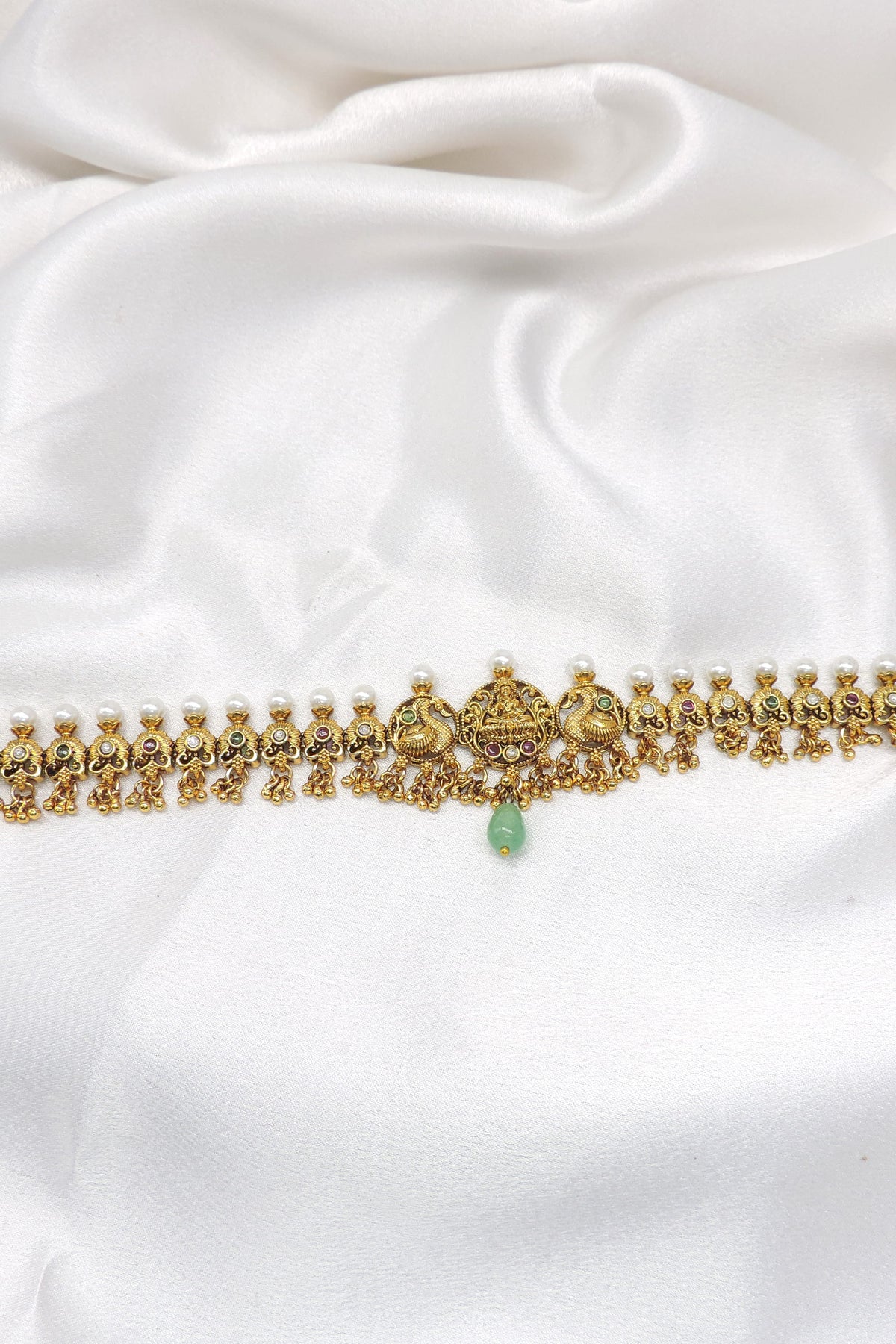 Temple pearl green necklace by Joyrias