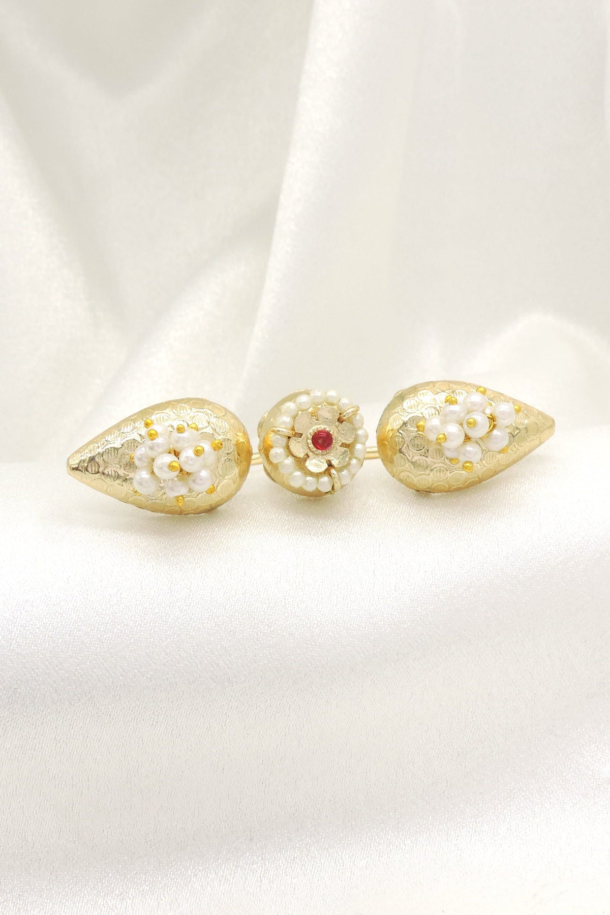 Pearl floral dual motif ring by Joyrias
