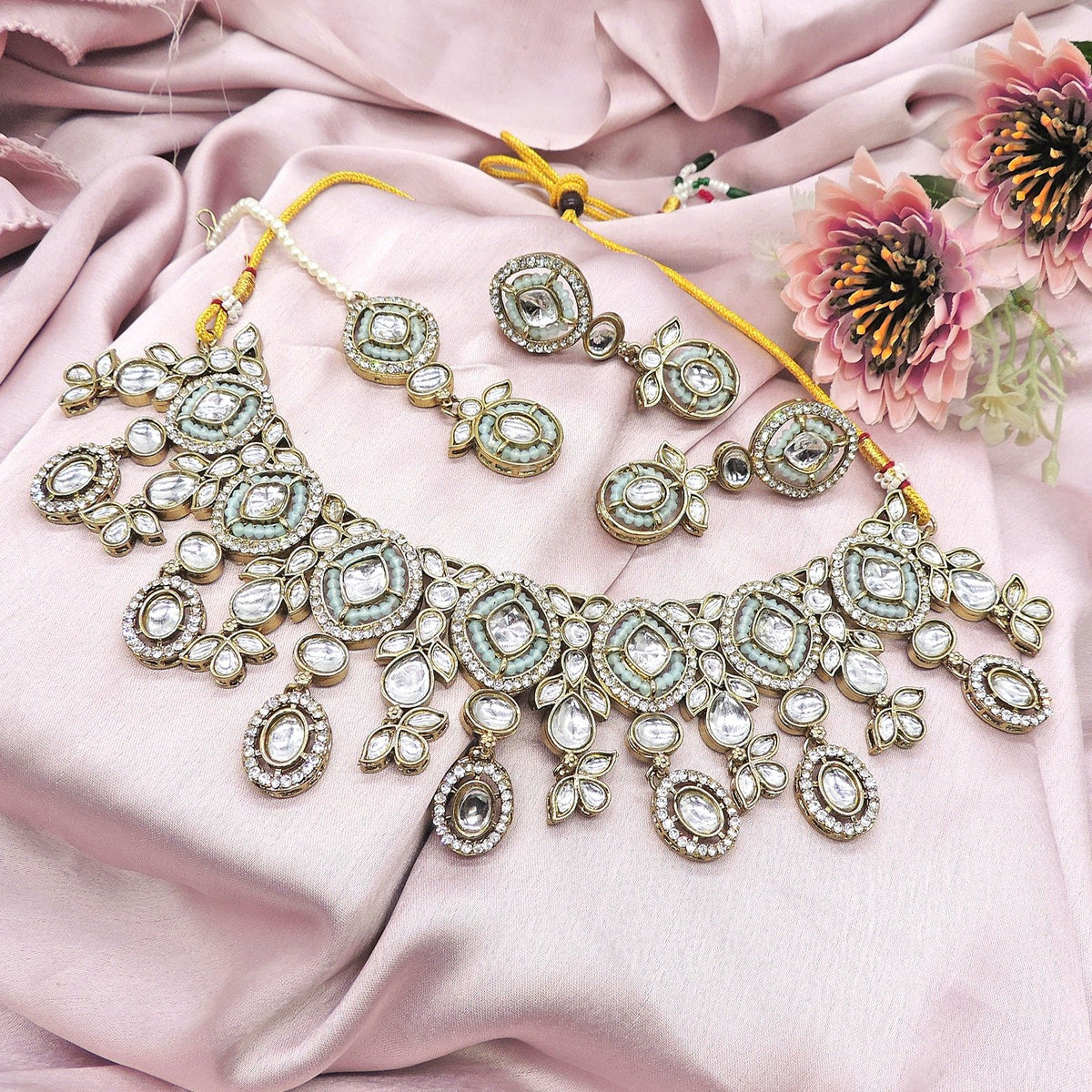 Kundan Necklace set with Maangtika Image 0