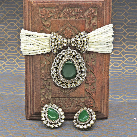 Green stone Necklace with studs Image 0