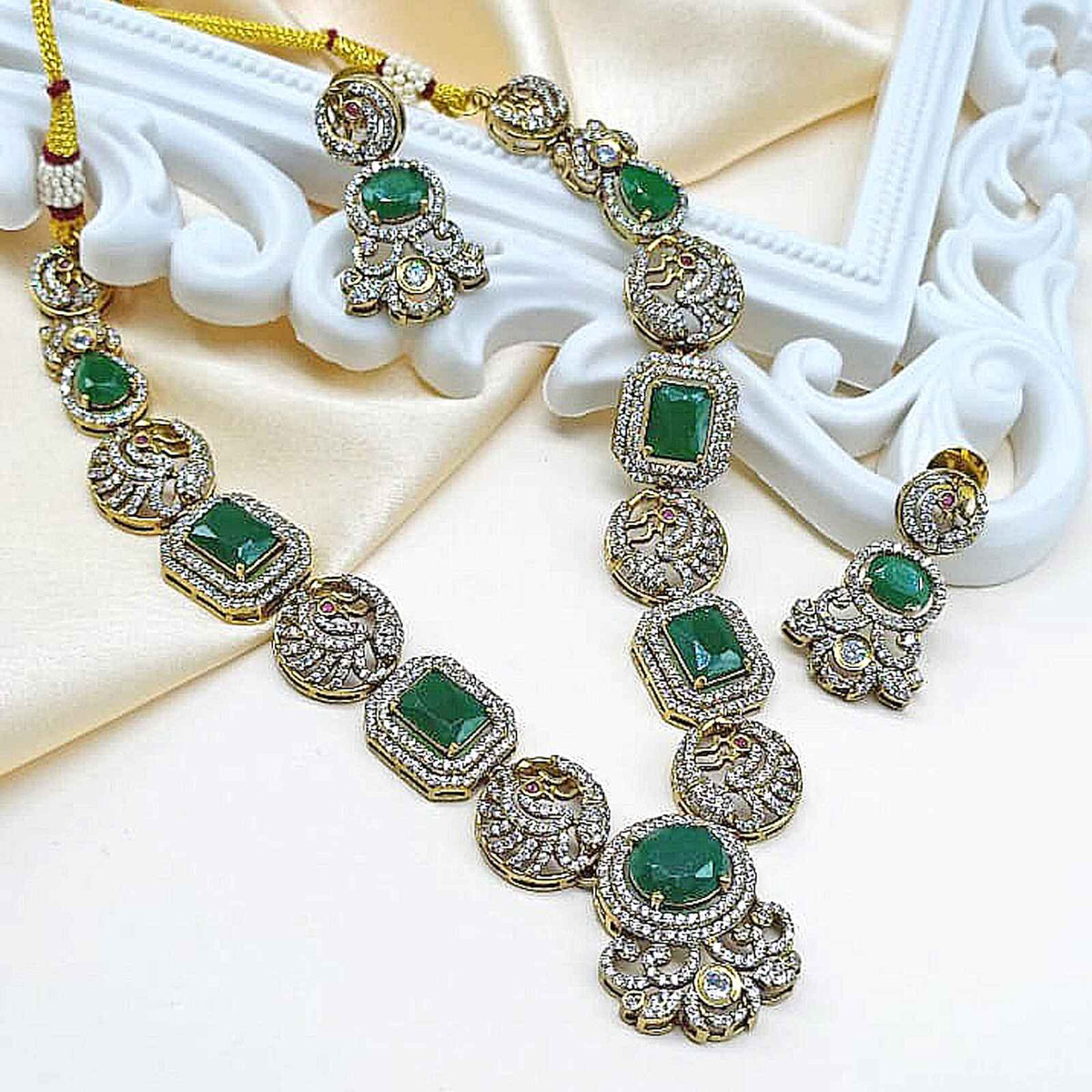 Victorian plated green stone necklace – Indian Victorian style green necklace USA – Joyrias