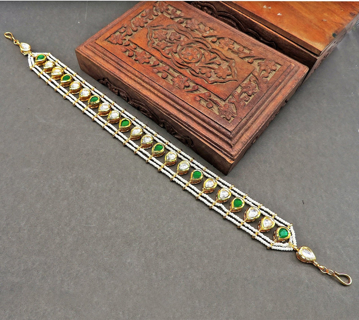 Kundan mathapati with green drop – Indian Kundan mathapati head jewelry USA – Joyrias