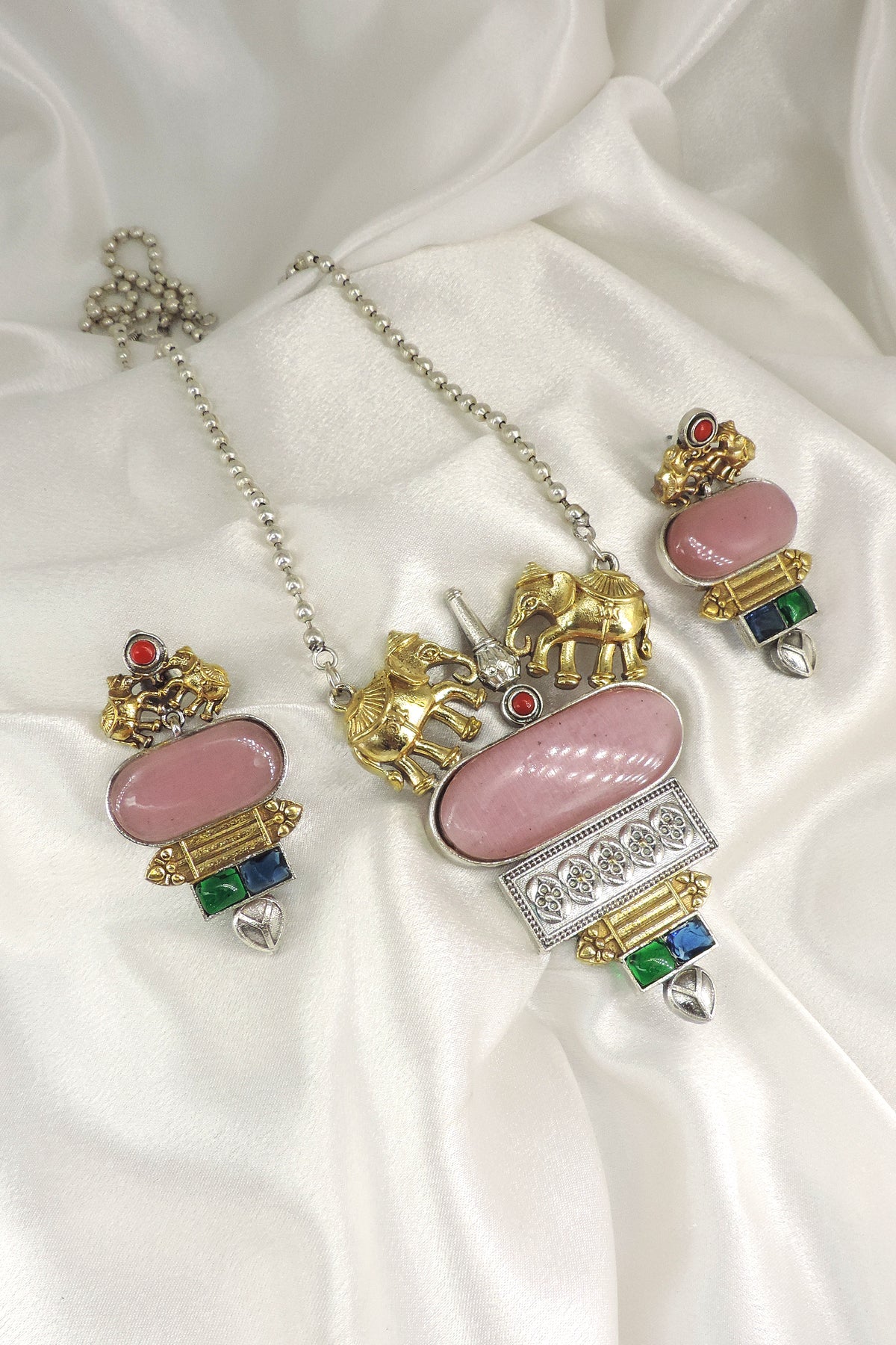 Dual Tone Heritage Pendant Set