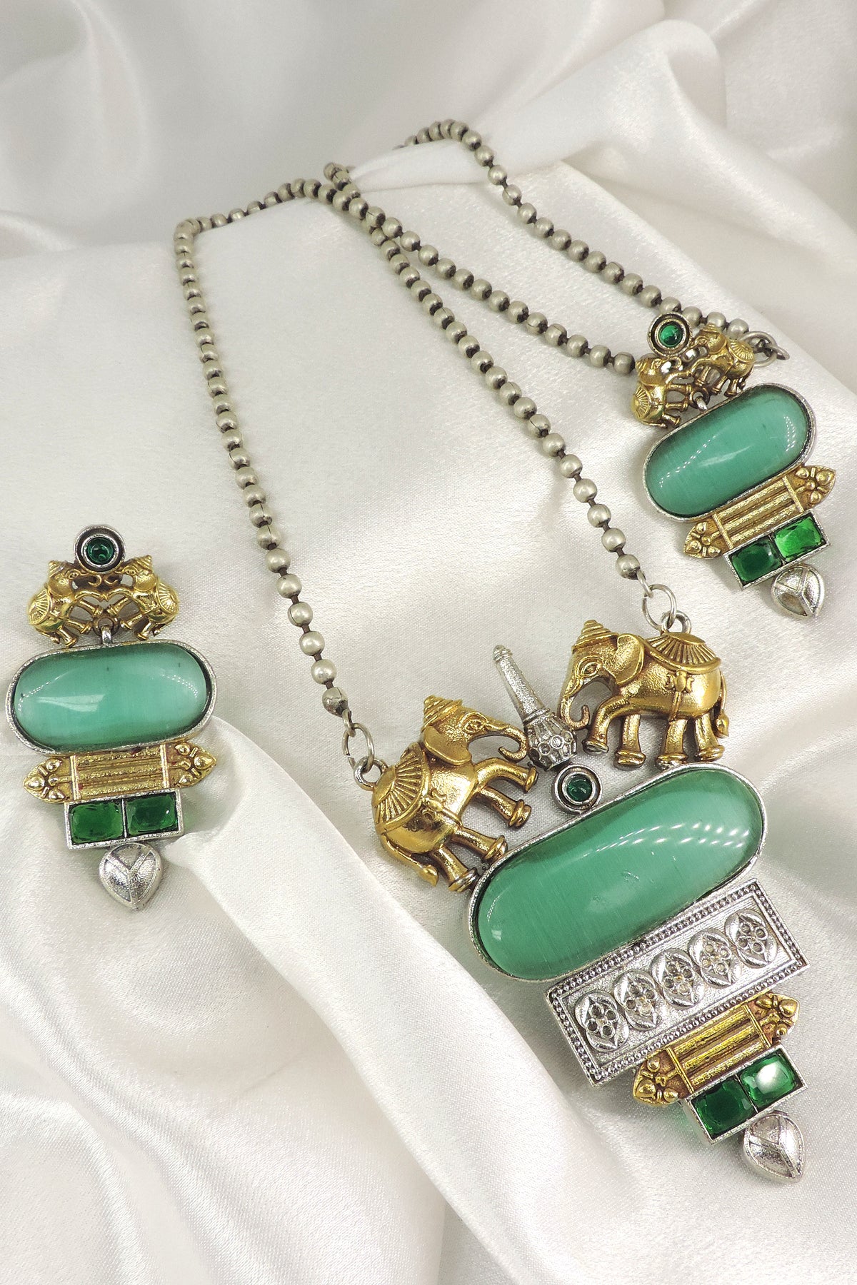 Dual Tone Heritage Pendant Set