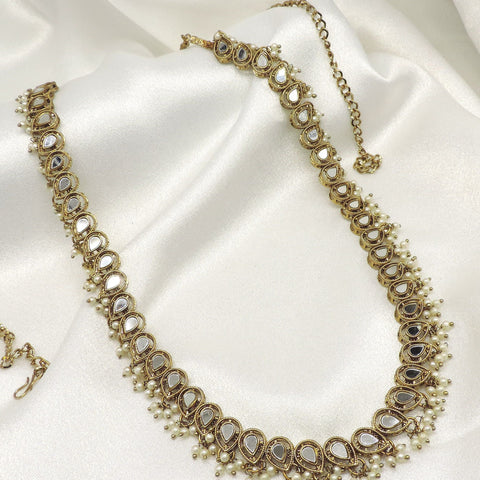 Antique gold-tone kundan kamarbandh featuring teardrop kundan stones and pearl detailing, perfect for bridal wear, weddings, festive occasions, and traditional Indian attire.