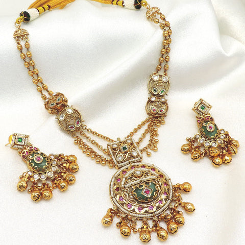 Heritage green necklace set by Joyrias