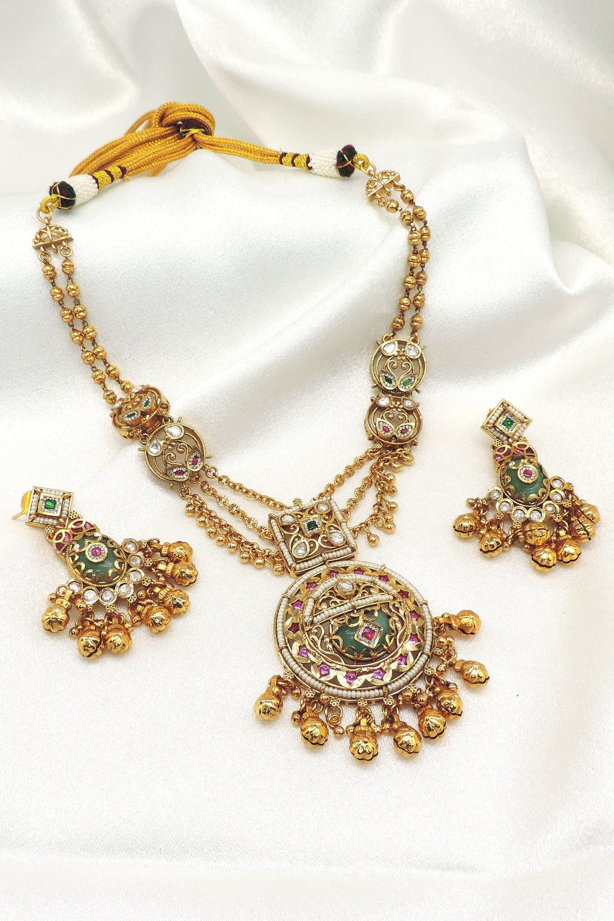 Heritage green necklace set by Joyrias