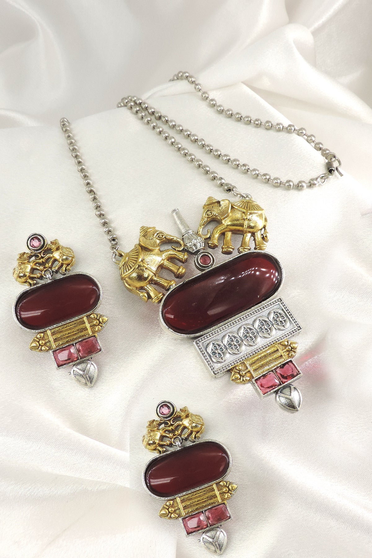 Dual Tone Heritage Pendant Set
