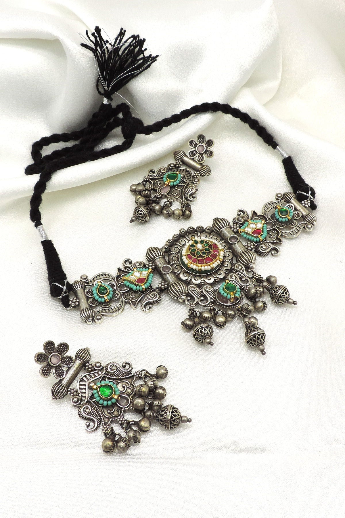 Turquoise oxidized choker set by Joyrias
