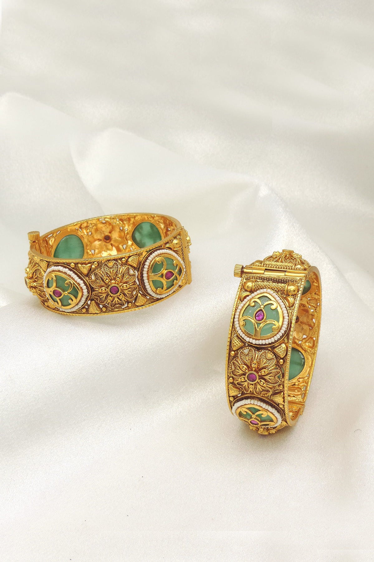 Antique green floral bangle set by Joyrias