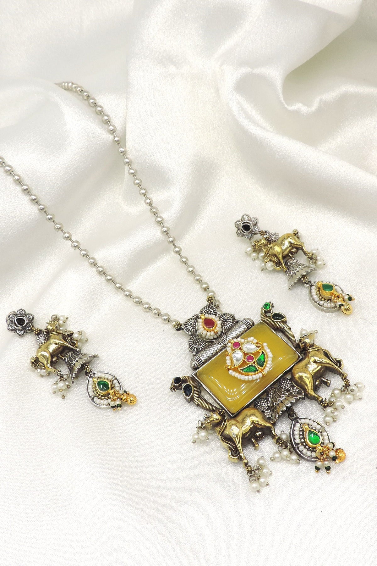 Royal elephant pendant set by Joyrias