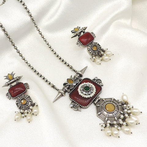 Oxidized ruby pearl pendant set by Joyrias