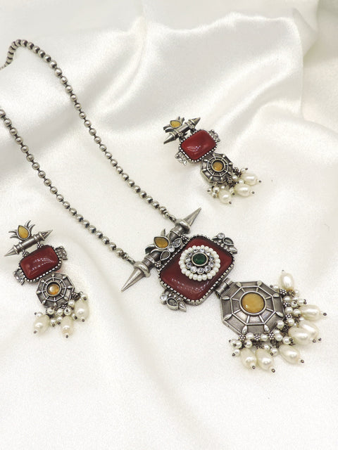 Oxidized ruby pearl pendant set by Joyrias