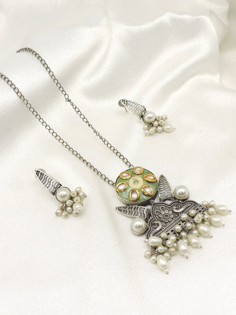 Oxidized pearl pendant set by Joyrias
