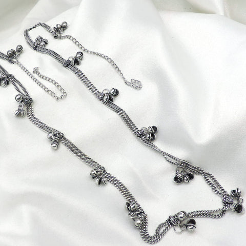 Oxidized trendy minimal ghungroo Kamarbandh waist chain with delicate silver chain detailing by joyrias
