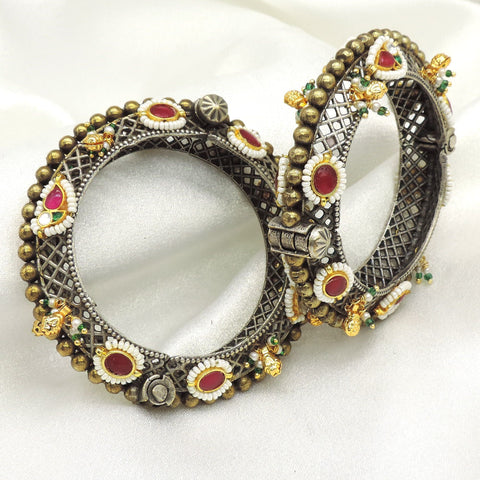 Antique ruby oxidized bangle set by Joyrias