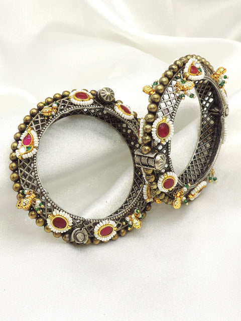 Antique ruby oxidized bangle set by Joyrias