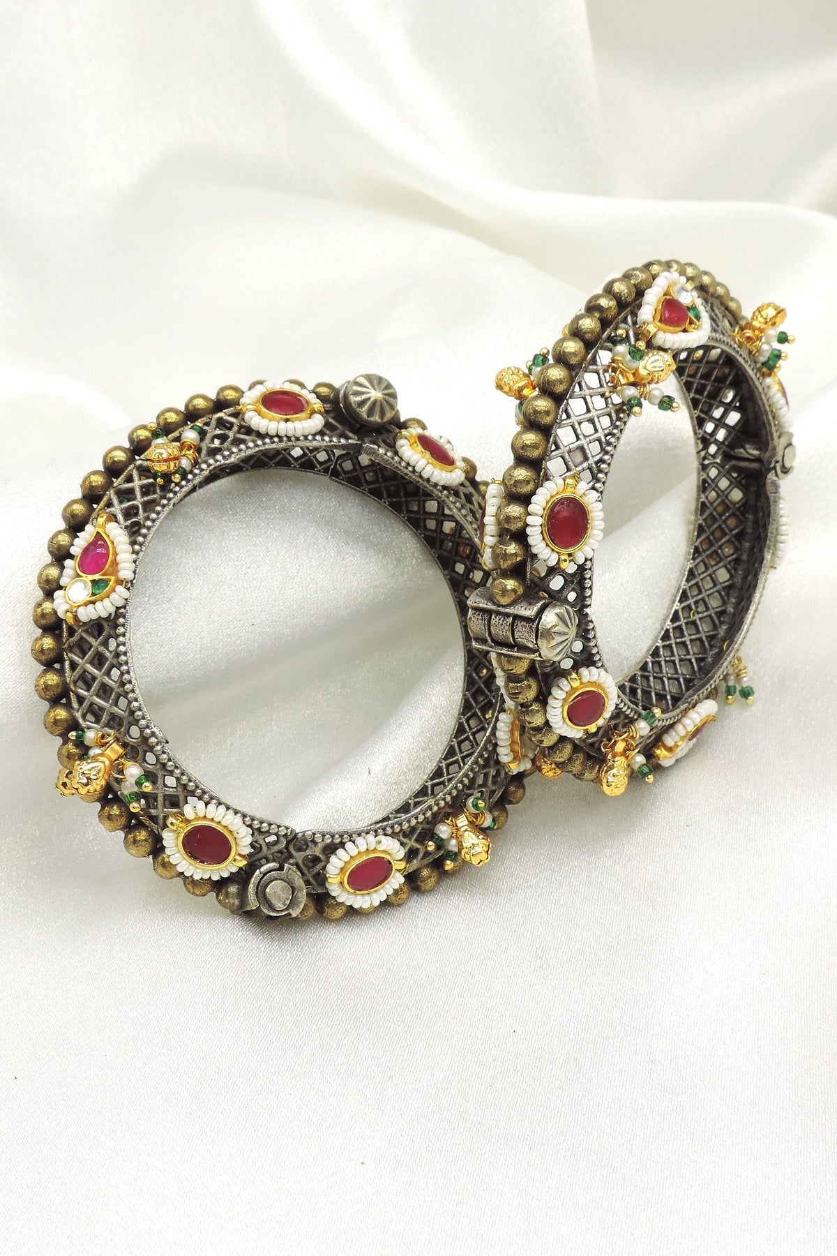 Antique ruby oxidized bangle set by Joyrias