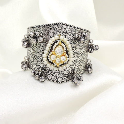 Pearl kundan oxidized cuff by Joyrias