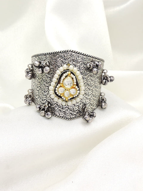 Pearl kundan oxidized cuff by Joyrias