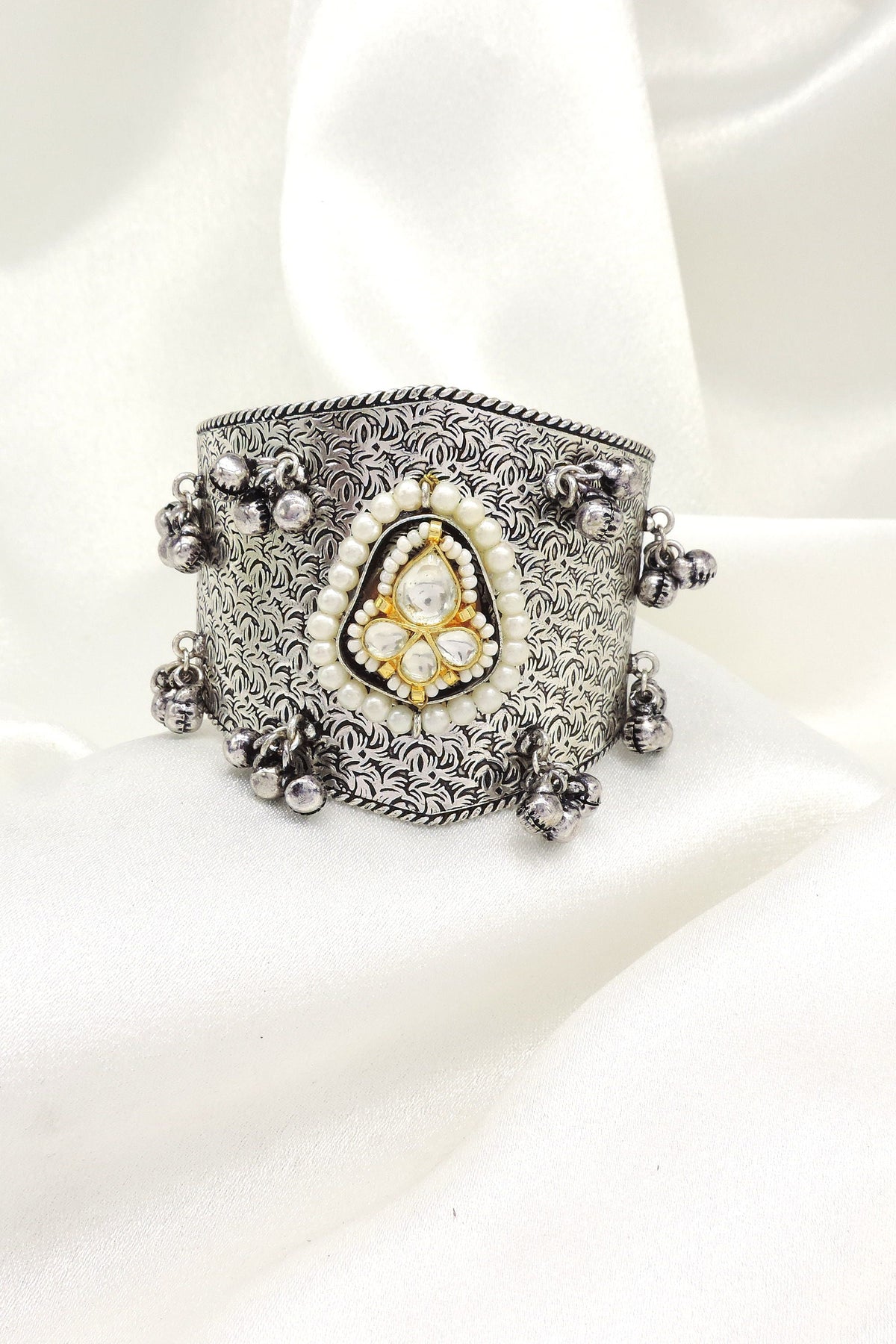 Pearl kundan oxidized cuff by Joyrias