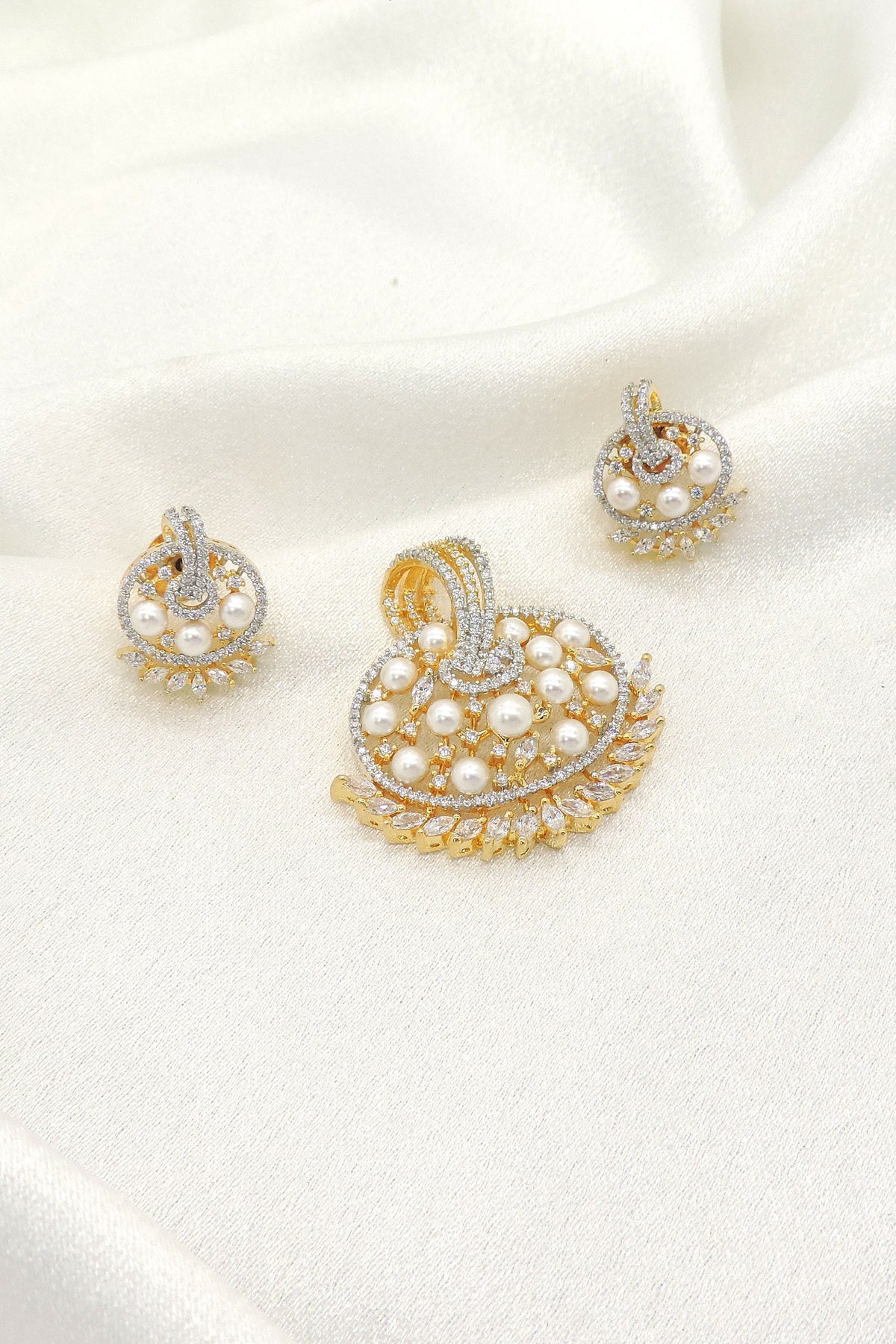 Gold plated circular pearl pendant with matching earrings and sparkling stone accents