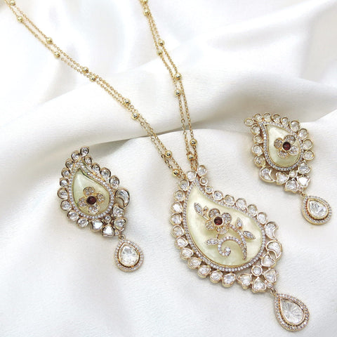 Ivory paisley pendant necklace set by Joyrias