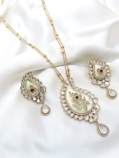 Ivory paisley pendant necklace set by Joyrias