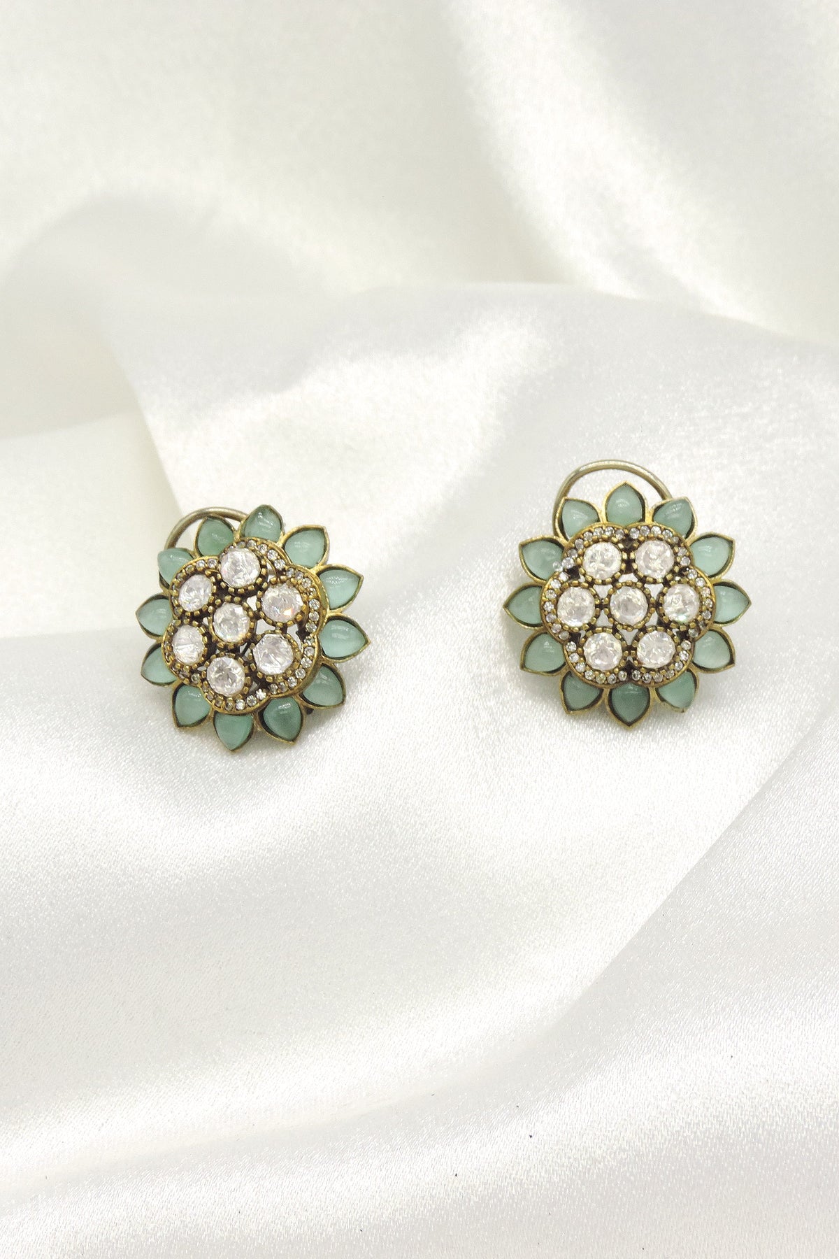 Mint floral stud earrings by Joyrias
